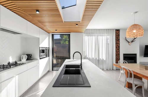 Barwon Heads House | Riverhaus Luxe Barwon Heads Retreat with Fireplace