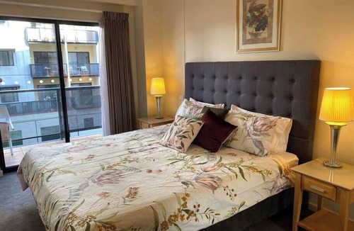 Perth Central Business District Apartment | Riverside City View Parking Netflix Wifi Wine FREE