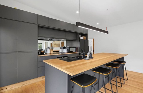Anglesea House | Riverside Escape