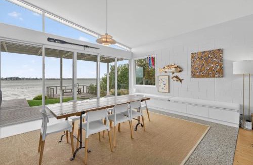 Nangkita House | Riverside Retreat - Waterfront - Hindmarsh Island - Linen Included
