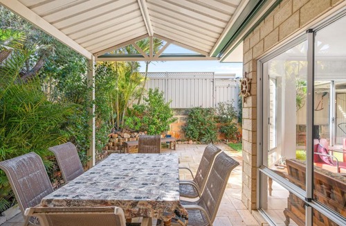 Wilson House | Riverside Retreat Near Curtin Uni & Lo Quay Café