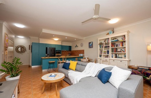 Douglas Apartment | Riverside Retreat - Your Window to Nature-close to HOSPITAL