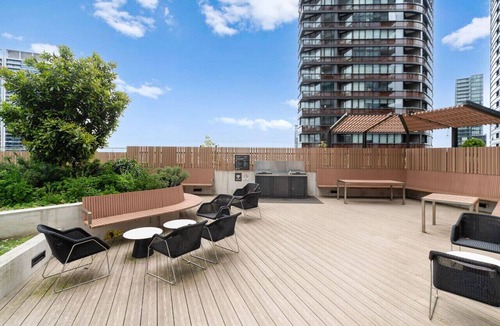Docklands Apartment | Riverside Views Melbourne - WiFi-Netflix