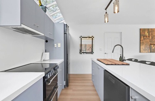 Lindisfarne House | Riverview Townhouse Retreat