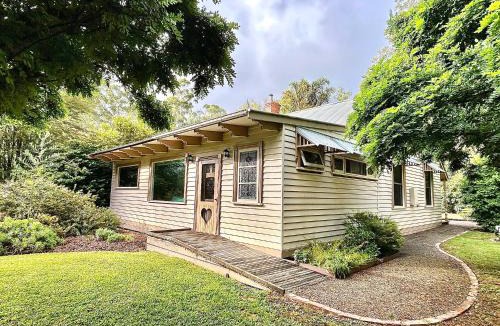 East Warburton House | Riverwood Cottage, accessible accommodation