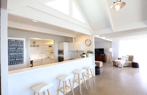Waterhouse House | 'Robe On The Beach' - Large, sprawling beachfront holiday home in Robe.