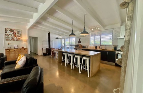 Waterhouse House | Robe's Hidden Gem - WiFi, Pet Friendly Outside