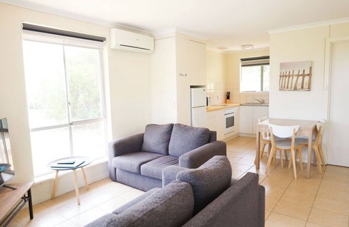 Waterhouse Hotel | Robetown Motor Inn & Apartments