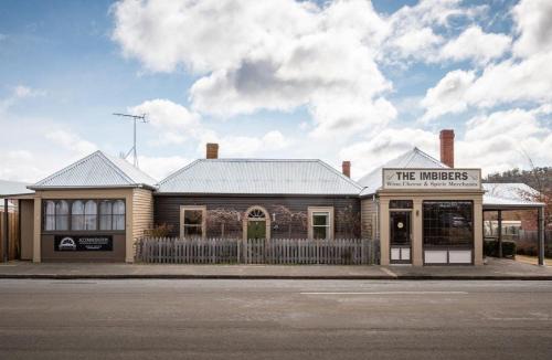 Oatlands House | Robinson Cottage