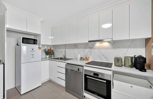 Rockingham Apartment | Rockingham Apartment 2BR, Balcony, Free Parking!