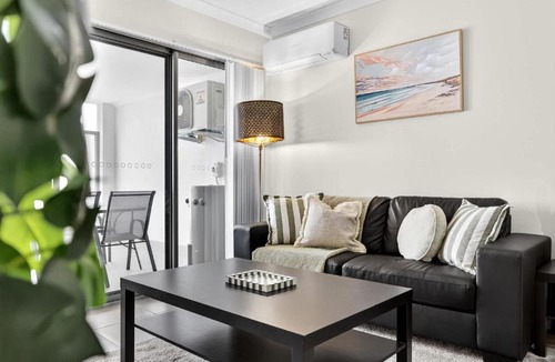Rockingham Apartment | Rockingham Escape Stylish 2br Apt Near Beach and Shops