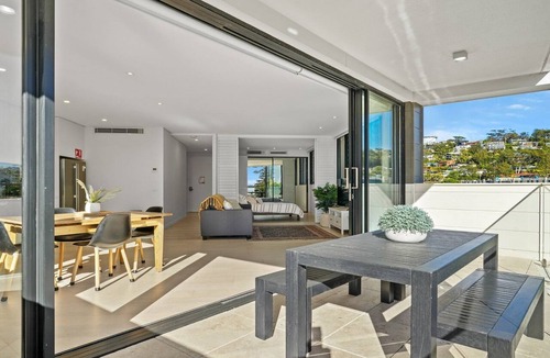 Terrigal Apartment | ROCKPOOL #101 | Walk to beach, WIFI | Accom Holidays