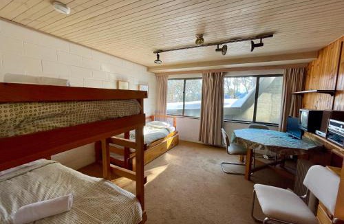 Falls Creek Apartment | Rocky Valley 11