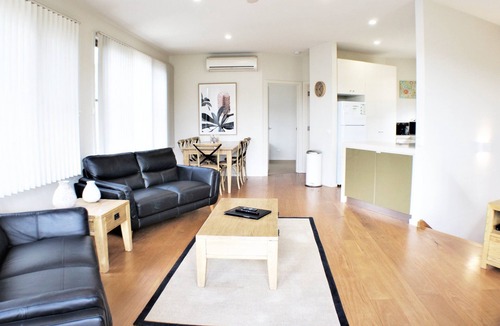 Merimbula Apartment | Rolling Waves 1 - Pet friendly 3 bedroom Apartment
