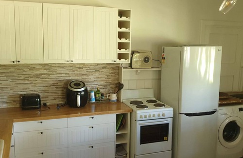 Darlington House | Romantic 1BR Hills Hideaway · Fireplace & Natural Pool - Perth hills