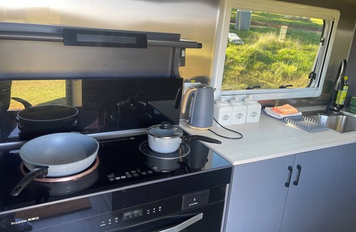 Rawson House | Romantic Caravan Glamping Retreat in Rawson, Gippsland