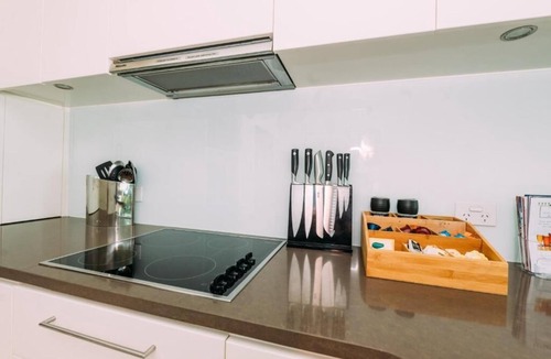 Victor Harbor Apartment | Romantic Getaway for two in the hub of Victor Harbor