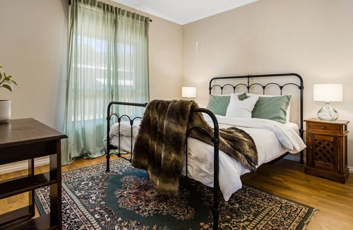 Mount Camel House | Romantic Heathcote Winery Stay & Olive Grove