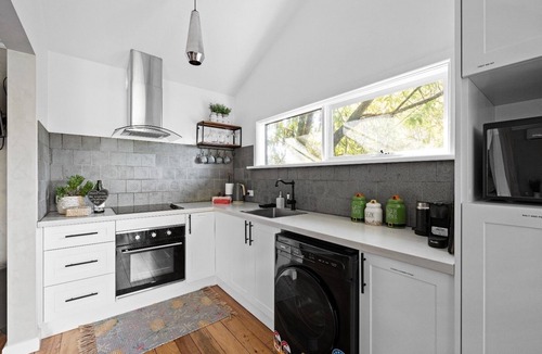 Mount Dandenong Cottage | Romantic Private Retreat with Spa and Garden