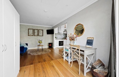 Mount Dandenong Cottage | Romantic Private Retreat with Spa and Garden