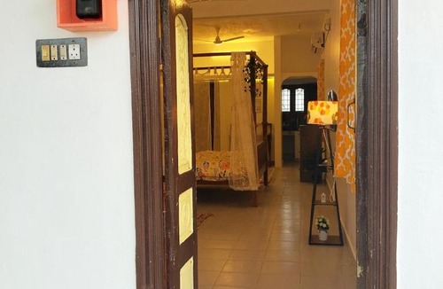 Kalapettai House | Romantic Studio for couples, 5 km WhiteTown Side VELA