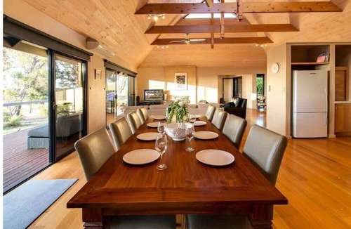 Yallingup House | Roo-topia at Chez Nous—A Yallingup Sanctuary