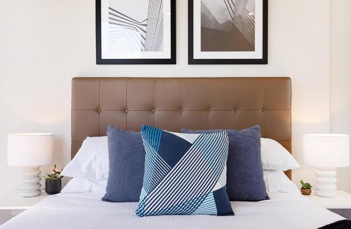 Brisbane Central Business District Apartment | Rooftop Pool Stunning Apartment Queen Street
