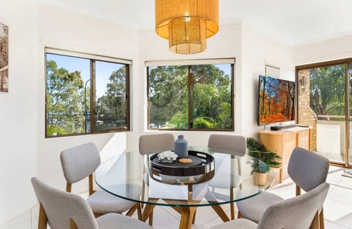 Noosa Heads Apartment | ROOFTOP TERRACE AND RIVER VIEWS