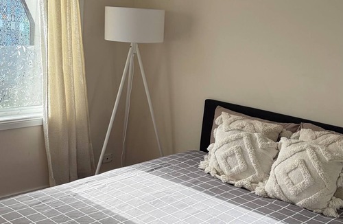 St. Albans House | Room-cozy Studio Retreat in Saint Albans