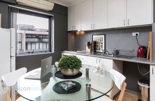 Surry Hills Apartment | Roomy Studio With Balcony & Parking