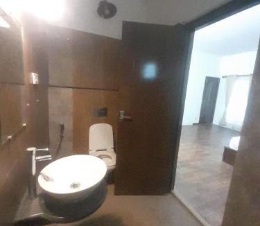 Avinashi House | Rose Bungalow