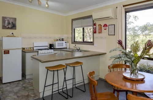 Pokolbin Cabin | Rose Cabin 7 - 1 bedroom with 1 x queen bed
