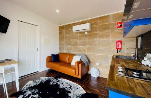 Grattai Cabin | Rose Quartz - 1 Bed with Mountain Views - Kundalini Lodge
