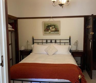 Gooseberry Hill Bed & Breakfast | Rosebridge House Bed & Breakfast Adult Retreat