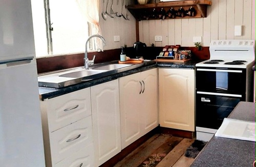 Tambo Cottage | Rosewood Cottage - Wild Wood Park Retreat