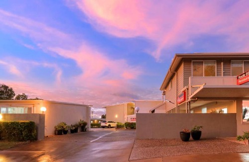 Emerald Hotel | Route 66 Motor Inn