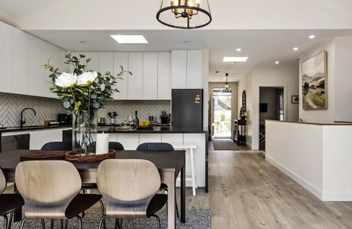 Hepburn Springs House | Roxy on Church