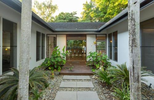 Wongaling Beach House | Roya on Mission