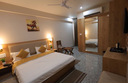 Sikar Hotel | Royal Greens