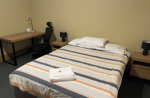 Yeoval Hotel | Royal Hotel