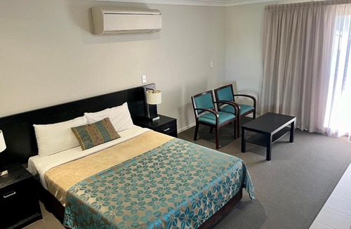 Miles Hotel | Royal Motel Miles