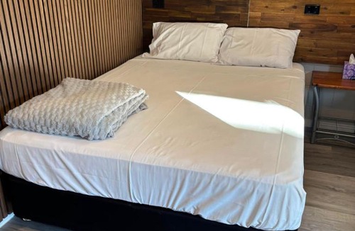Yaamba Hotel | Royal oak motel