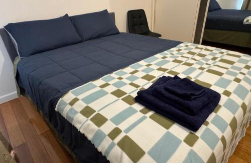 Shepparton House | Royal Oak Residence - Holiday Home