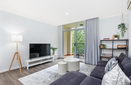 East Perth Apartment | Royal Respite Spacious Apartment - Walk to Restaurants