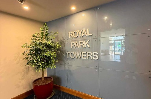 North Melbourne Apartment | Royal Tower - A Luxury and Convenient