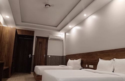 Tapovan Hotel | Royalistiq