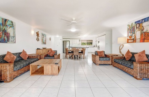 Trinity Beach Apartment | Roydon Beachfront Apartments