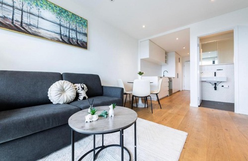 Footscray Apartment | Run Above It All Pool, Gym & Skyline Views