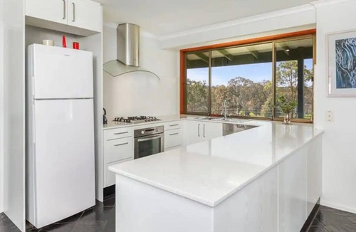Talunga House | Rural Escape, Open Fire, WiFi & Scenic Views