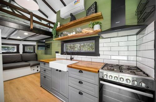 Palmwoods House | Rural Oasis - Tiny Home 2BR Cabin & Outdoor Firepit Experience
